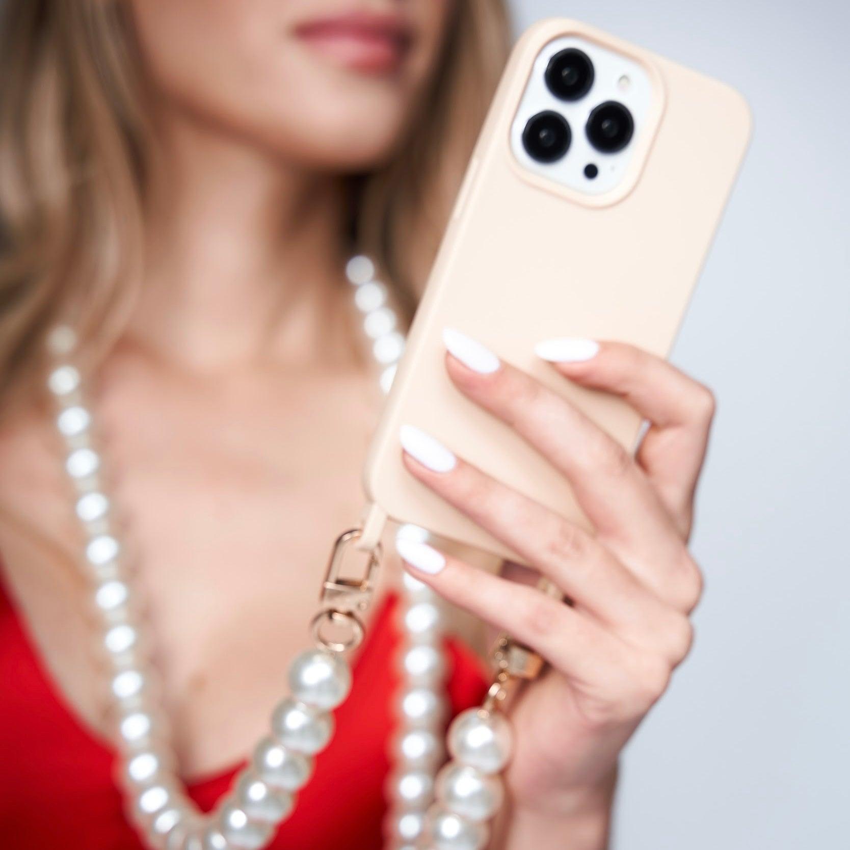 Maxi Pearl Phone Chain Cordée Cases