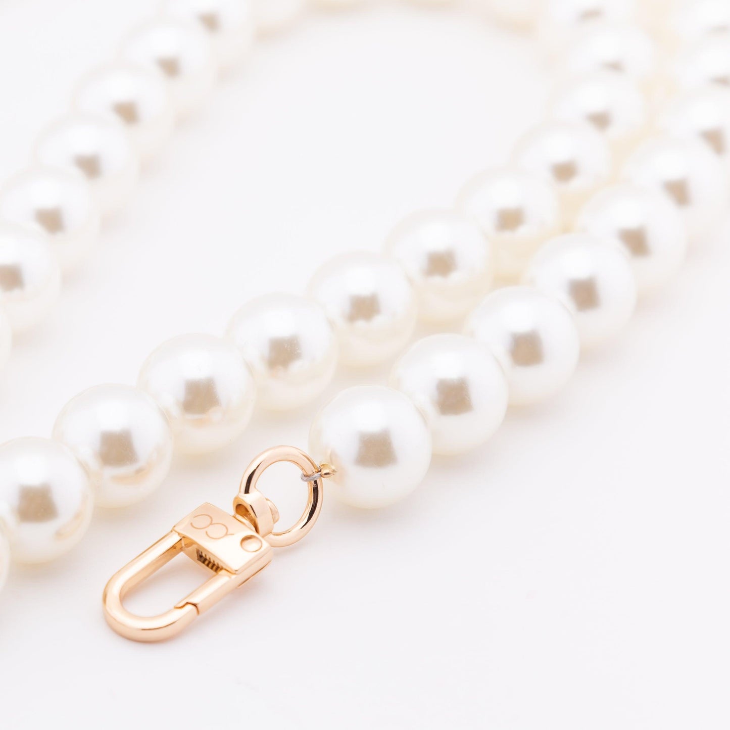 Maxi Pearl Phone Chain